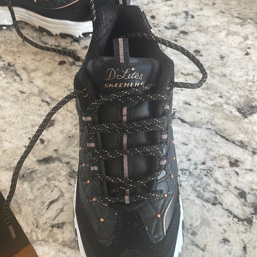 Sketchers D’Lites sneakers